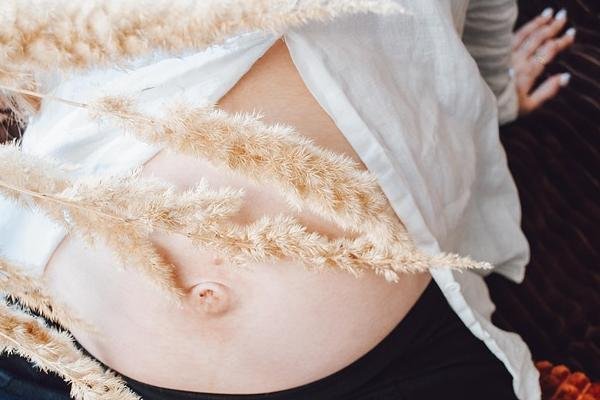 Surrogate motherhood services